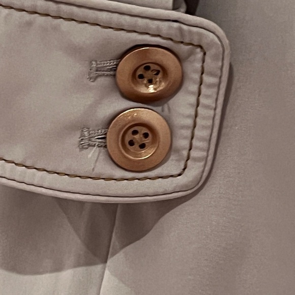 Merona Tan Trench Coat with Classic Design and Water-Resistant Fabric - Picture 6 of 8